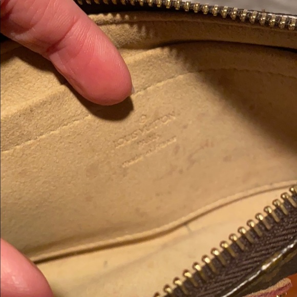 Louis Vuitton - Picture 4 of 5